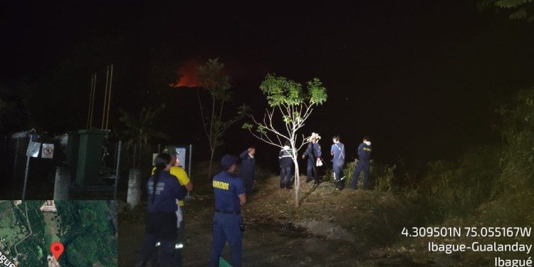 Organismos de socorro atienden incendio de gran magnitud en el Alto de Gualanday
