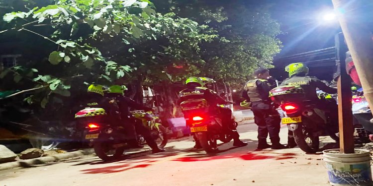 Familias afectadas por incendio en Álamos volvieron a ocupar los lotes y reportan intervención de la Policía