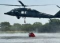 Helicóptero con sistema Bambi Bucket apoyará control del incendio forestal en Buenos Aires