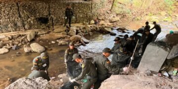 ‘Cambuche’ y un botadero de basura hallaron debajo de puente vehicular en el ingreso a Santa Inés