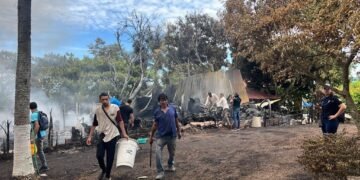 Incendio en zona rural de Ibagué fue controlado tras afectar cobertura vegetal y una estructura