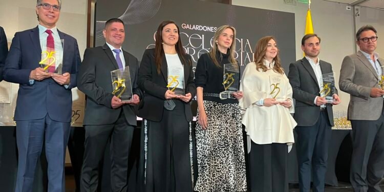 COMFENALCO TOLIMA RECIBIÓ EL GALARDÓN A LA EXCELENCIA EMPRESARIAL