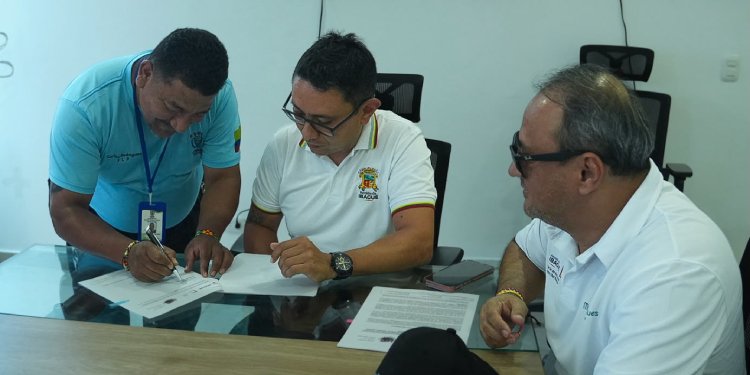 Alcaldía firmó acuerdo con cinco colectivos para la protección de bosques y fuentes hídricas de Ibagué