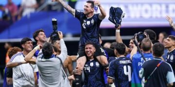 La victoria de Argentina frente a Inglaterra, un ejemplo del fútbol con garras y ganas