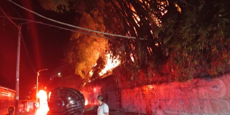 Comerciantes piden fortalecer la prevención de incendios provocados por habitantes de calle