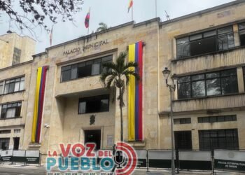 ¡Polémica!  Prohíben a funcionarios de la Alcaldía de Ibagué ir en faldas cortas, pantaloneta, jeans rotos y escotes a trabajar