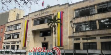 ¡Polémica! Prohíben a funcionarios de la Alcaldía de Ibagué ir en faldas cortas, pantaloneta, jeans rotos y escotes a trabajar