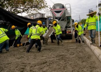 Inició la pavimentación en la vía a El Salado