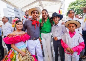 Gobernadora Matiz protagonizó gigantesca entrega de insumos, herramientas, maquinaria y tecnología a miles de familias productoras