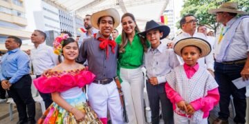 Gobernadora Matiz protagonizó gigantesca entrega de insumos, herramientas, maquinaria y tecnología a miles de familias productoras