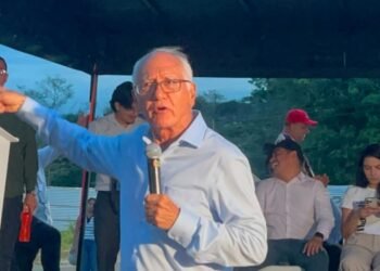 Ministro de Salud cuestionó a gremios empresariales y la Ministra de Salud designada