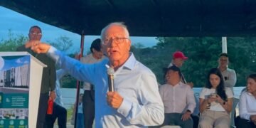 Ministro de Salud cuestionó a gremios empresariales y la Ministra de Salud designada