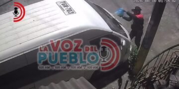Ataque contra una van terminó en incendio durante la madrugada en el Topacio