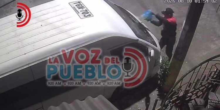 Ataque contra una van terminó en incendio durante la madrugada en el Topacio