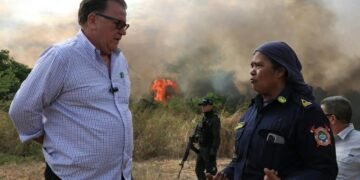 “Los gremios deben ponerse la camisa de bomberos”: ministro de Agricultura exige apoyo urgente para el Tolima