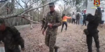 Ejército desplegó 45 soldados para apoyar el control del incendio forestal en San Luis, Tolima