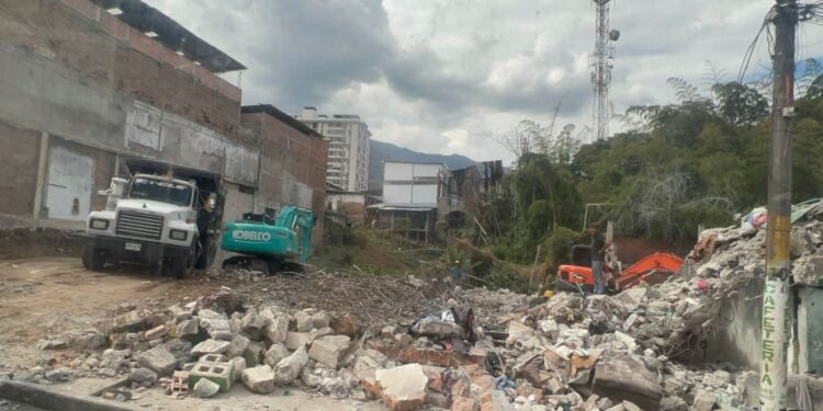 Demolición de las ruinas de la carrera Cuarta con calle 19 alcanza 50% de avance