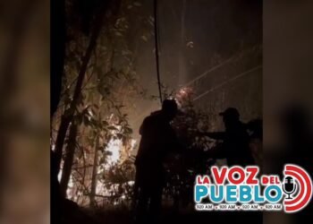 Fuego fuera de control amenaza a Valle de San Juan: comunidad combate las llamas con contrafuegos