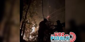 Fuego fuera de control amenaza a Valle de San Juan: comunidad combate las llamas con contrafuegos