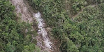 Por deslizamientos de tierra en la vía hacia los termales del Rancho, se recomienda no ingresar 