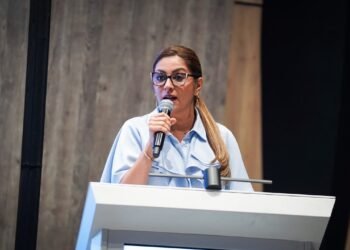 “El fuego arrasó con cultivos, pastos, viviendas, pero no se llevó la vida y con la vida vamos a reconstruir este Tolima”: gobernadora