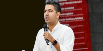 “No se trata de que cambien nombres cuando al final pues la administración es la misma”, Andrés Zambrano