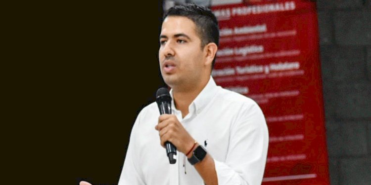 “No se trata de que cambien nombres cuando al final pues la administración es la misma”, Andrés Zambrano