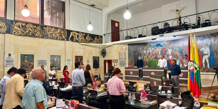 Concejal Arturo Castillo explica la reestructuración administrativa y la creación de nuevos cargos