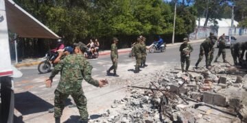 Cayó muro en la comuna 11