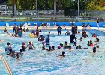 Piscina de Olas del Parque Deportivo seguirá abierta durante este puente festivo