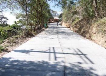 Ediles defienden obras de recuperación de la vía hacia Calambeo y plantean siembra de 1.000 árboles