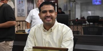 Andrés Zambrano cuestiona las estructuras políticas tradicionales y pide nuevas candidaturas para 2027