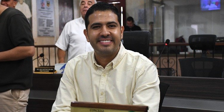 Andrés Zambrano cuestiona las estructuras políticas tradicionales y pide nuevas candidaturas para 2027
