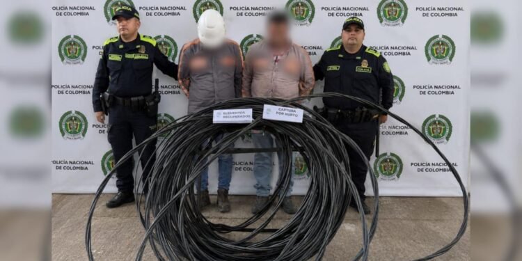 “¡Se les cayó el negocio! Dos capturados y 210 metros de cable recuperados en San Simón”