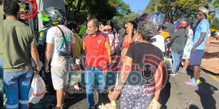 ¡Accidente, pollos regados y saqueo! Así quedó la variante de Ibagué tras brutal choque múltiple