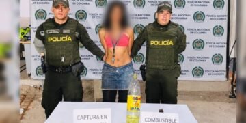 Pirómana fue capturada en flagrancia tras generar incendio en zona boscosa de Chaparral