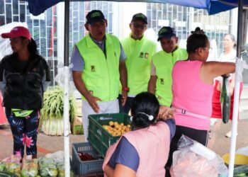 Espacio Público llegó con controles a la calle 14: vendedores informales, bajo la lupa