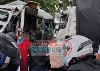 Un muerto y dos heridos dejó violento choque entre buseta y camión en la vía Chicoral – Espinal