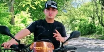 Falleció Julián Ríos tras chocar su moto contra una retroexcavadora en Rovira
