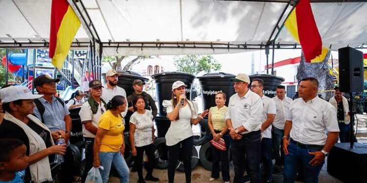 Inversiones millonarias, entrega de retroexcavadora nueva y oferta institucional, marcaron el regreso de la gobernadora del Tolima al municipio de Ataco