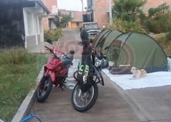 “Desde el domingo no dormimos”: familias de Chaparral se refugian en carpas por temor a los sismos