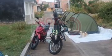 “Desde el domingo no dormimos”: familias de Chaparral se refugian en carpas por temor a los sismos
