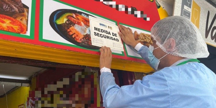 Cerraron asadero de pollo por malas condiciones de higiene
