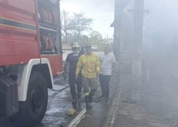 Incendio forestal frente al Parque de la Música fue controlado por Bomberos de Ibagué