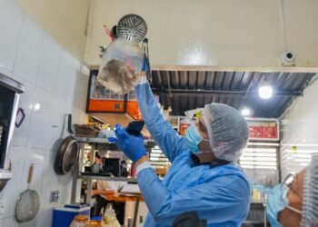 Cerraron establecimiento por presencia de cucarachas y alimentos en descomposición