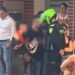 Comunidad retuvo a dos presuntos ladrones y quemaron una motocicleta en La Pola