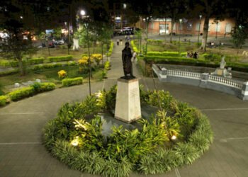 Modernizaron todo el alumbrado público en la Plaza de Bolívar