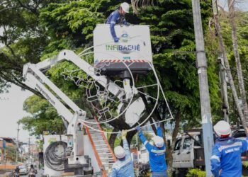 Continúa la instalación del alumbrado navideño en puntos tradicionales de Ibagué