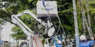 Continúa la instalación del alumbrado navideño en puntos tradicionales de Ibagué