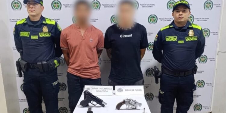 ¡Riña terminó a los tiros! Dos capturados y dos mujeres lesionadas en La Gaviota